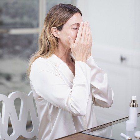 Comar Profumerie | Sisley Paris | Trattamenti | Viso |  Sisleÿa | L'Intégral Anti-Âge Sérum Éclat Anti-Taches