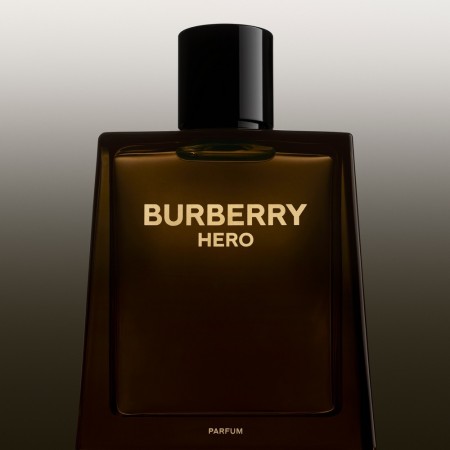 Comar Profumerie | Burberry | Profumi uomo | Hero | Parfum Ricarica 200 ml Comar Profumerie | Burberry | Profumi uomo | Hero | Parfum Ricarica 200 ml